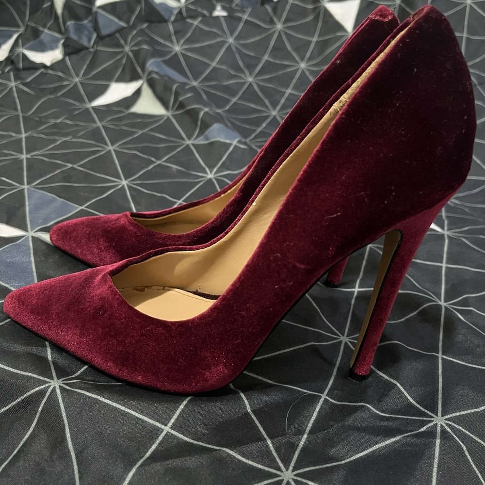 STEVE MADDEN stiletto heel.